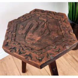 Tabouret en bois sculpté