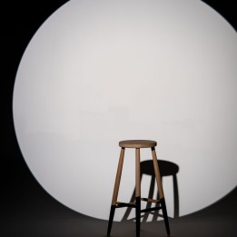 Tabouret en bois sculpté